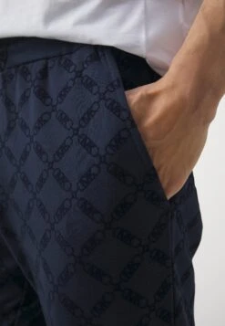 Michael Kors Empire Flocked PantPantaloni SportiviMidnight Uomo Pantaloni 1MI22E03O-K11 12 Michael Kors Empire Flocked PantPantaloni SportiviMidnight Uomo Pantaloni 1MI22E03O-K11 -Vendite Boss 042d4d06db1348de8ce4c97436b7ecc2