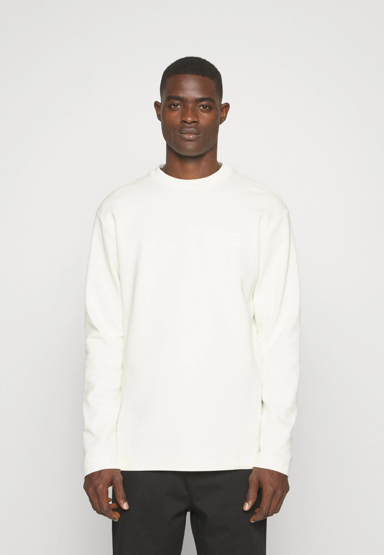 LogoMaglietta A Manica LungaOff White Uomo T-shirt E Polo NN922O01G-A11 1 LogoMaglietta A Manica LungaOff White Uomo T-shirt E Polo NN922O01G-A11