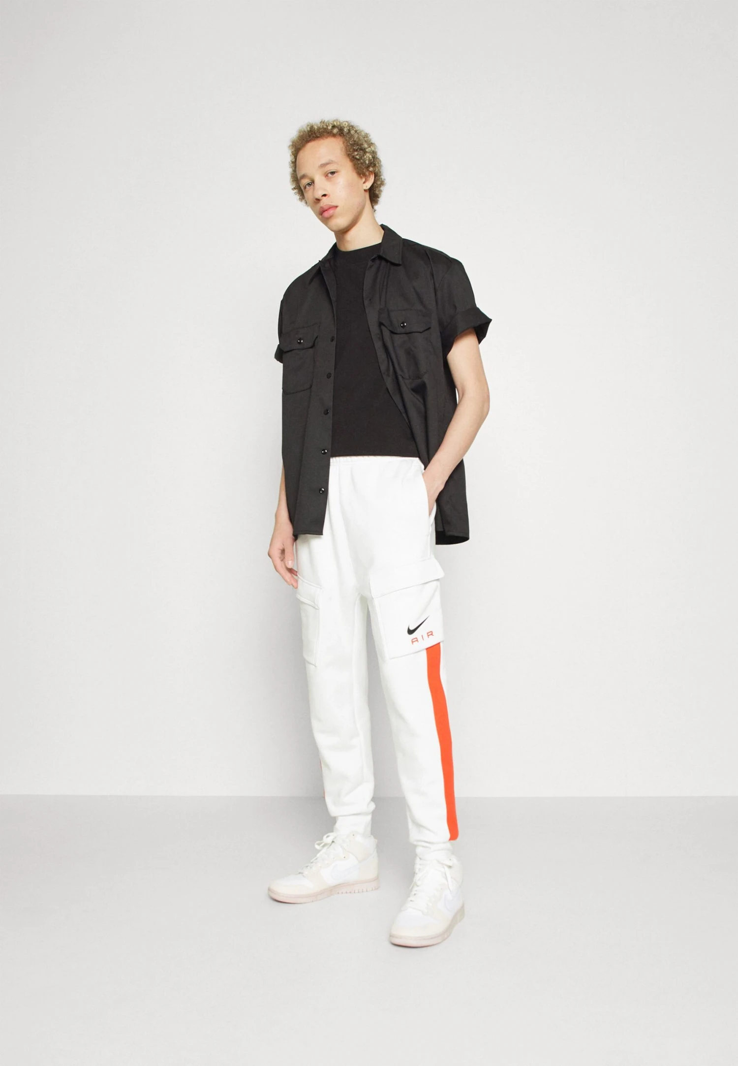 Nike Sportswear Air Pant Pantaloni SportiviSummit White/ Crimson Uomo Pantaloni NI122E0H0-A11 5 Nike Sportswear Air Pant Pantaloni SportiviSummit White/ Crimson Uomo Pantaloni NI122E0H0-A11 - immagine 5