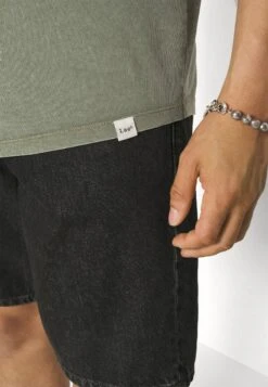 Lee Shaped TeeT-Shirt BasicOlive Uomo T-shirt E Polo LE422O03M-N13 11 Lee Shaped TeeT-Shirt BasicOlive Uomo T-shirt E Polo LE422O03M-N13 -Vendite Boss 1a4b9d66f54246c180997ccee11ed685