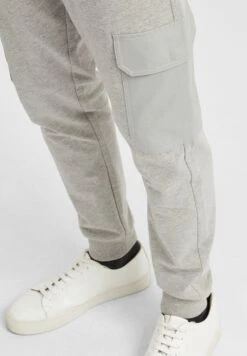 Solid SdjoryPantaloni SportiviGrey Melange Uomo Pantaloni SO422E02U-C11 11 Solid SdjoryPantaloni SportiviGrey Melange Uomo Pantaloni SO422E02U-C11 -Vendite Boss 1a945fa6cb564a91847146ed7bf1dd53