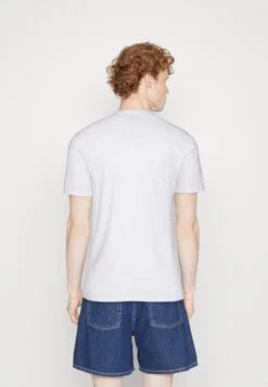 Guess Vn Ss CoreT-Shirt BasicPure White Uomo T-shirt E Polo GU122O11Z-A11 8 Guess Vn Ss CoreT-Shirt BasicPure White Uomo T-shirt E Polo GU122O11Z-A11 -Vendite Boss 20759834fb2c4129a7bdb4e764a0f926