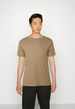 Pier One 7 PackT-Shirt BasicBlack/Dark Blue/Dark Green Uomo T-shirt E Polo PI922O0PY-Q14 -Vendite Boss 219f68b9c173425096f478890f6dba40