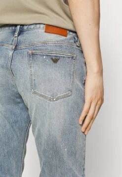 Emporio Armani Jeans A SigarettaLight Blue Denim Uomo Jeans EA822G06B-K11 11 Emporio Armani Jeans A SigarettaLight Blue Denim Uomo Jeans EA822G06B-K11 -Vendite Boss 22f20f4429fb4eddbaefc018054310ea