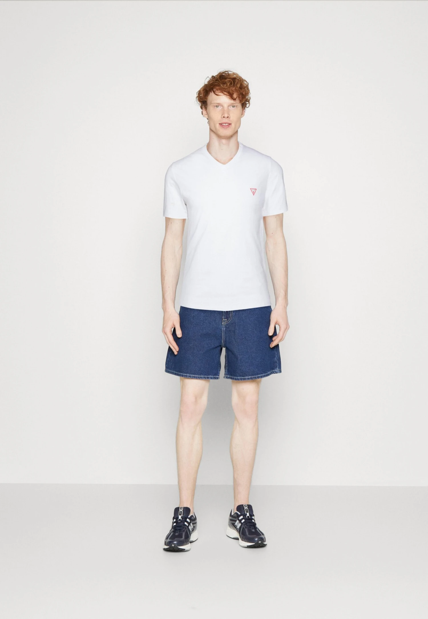 Guess Vn Ss CoreT-Shirt BasicPure White Uomo T-shirt E Polo GU122O11Z-A11 2 Guess Vn Ss CoreT-Shirt BasicPure White Uomo T-shirt E Polo GU122O11Z-A11 - immagine 2