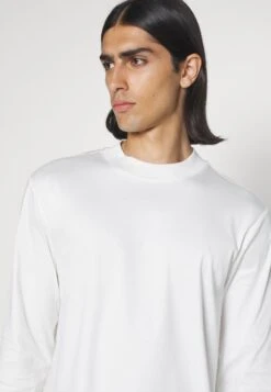 J.Lindeberg Ace Mock Neck Maglietta A Manica LungaWhite Uomo T-shirt E Polo JL122O06G-A11 -Vendite Boss 2576f436716c44ceb653d993d07b37fa