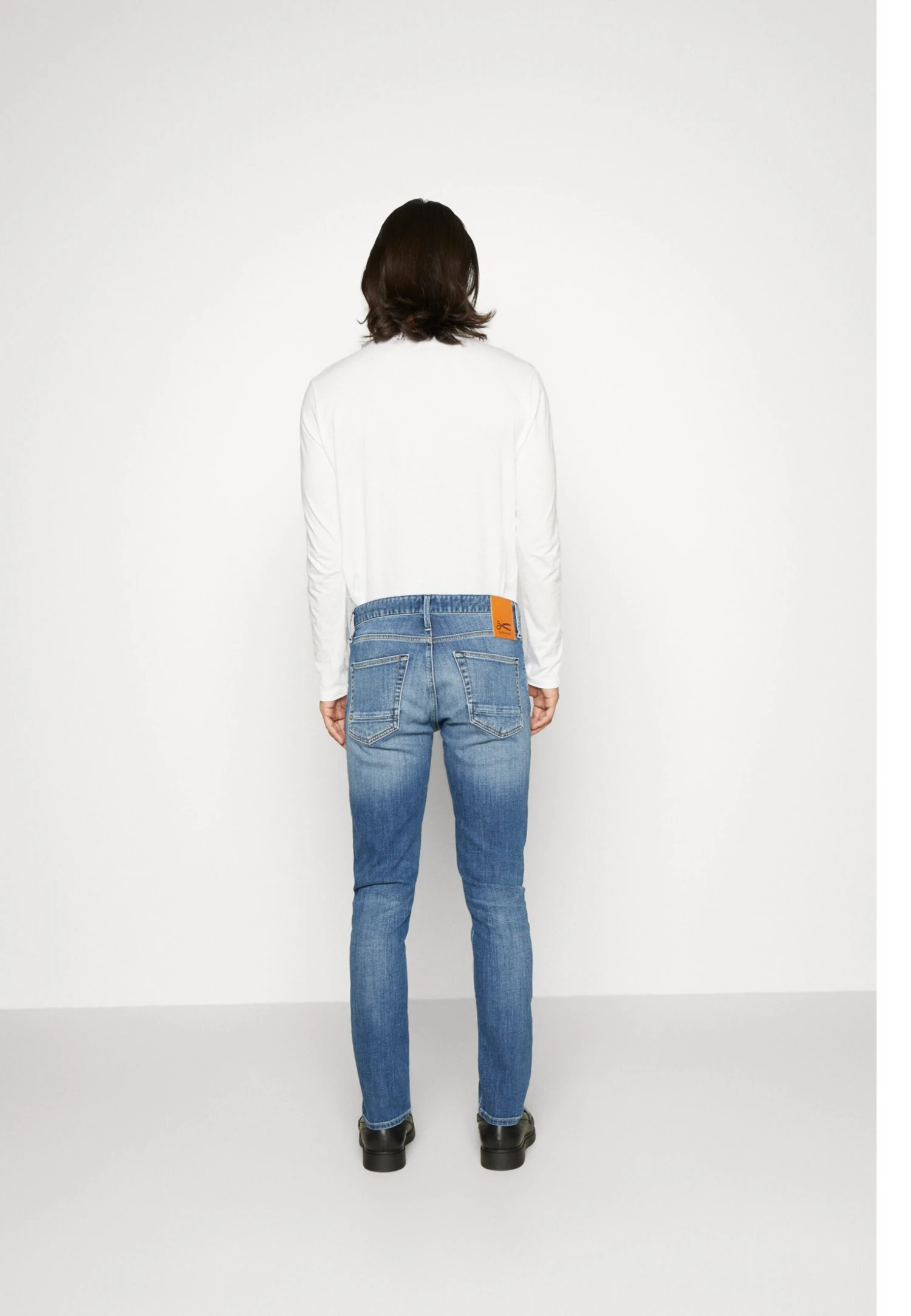 Denham RazorJeans Slim FitMid Blue Uomo Jeans DE422G09D-K11 4 Denham RazorJeans Slim FitMid Blue Uomo Jeans DE422G09D-K11 - immagine 4