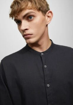 PULL & BEAR CamiciaBlack Uomo Camicie PUC22D0HZ-C11 -Vendite Boss 26b936d3b7ee4d4886f6bc6d316ffcdf