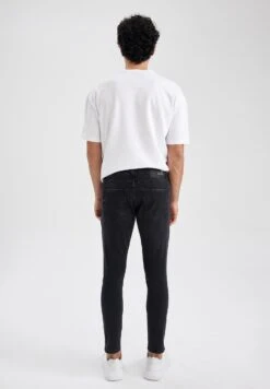 DeFacto Comfort Fit - Jeans Slim Fit - Black 7 DeFacto Comfort Fit - Jeans Slim Fit - Black -Vendite Boss 2b5d48d2da6846619dee62e568c1ef09