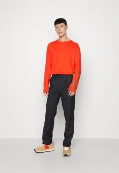 J.Lindeberg Camilo GraphicMaglietta A Manica LungaFiery Red Uomo T-shirt E Polo JL122O06I-G11 -Vendite Boss 370d44492e694cad9a800d162e5ca57a