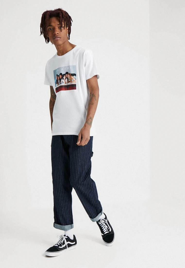 Mister Tee Friends Group TeeT-Shirt Con StampaWhite Uomo T-shirt E Polo M0M22O0BR-A11 2 Mister Tee Friends Group TeeT-Shirt Con StampaWhite Uomo T-shirt E Polo M0M22O0BR-A11 - immagine 2