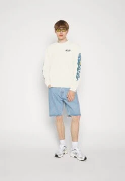 HUF Rogue Wave TeeMaglietta A Manica LungaBone Uomo T-shirt E Polo H0H22O0I3-B11 -Vendite Boss 3f998d01965f4db78247ac195354dcd8