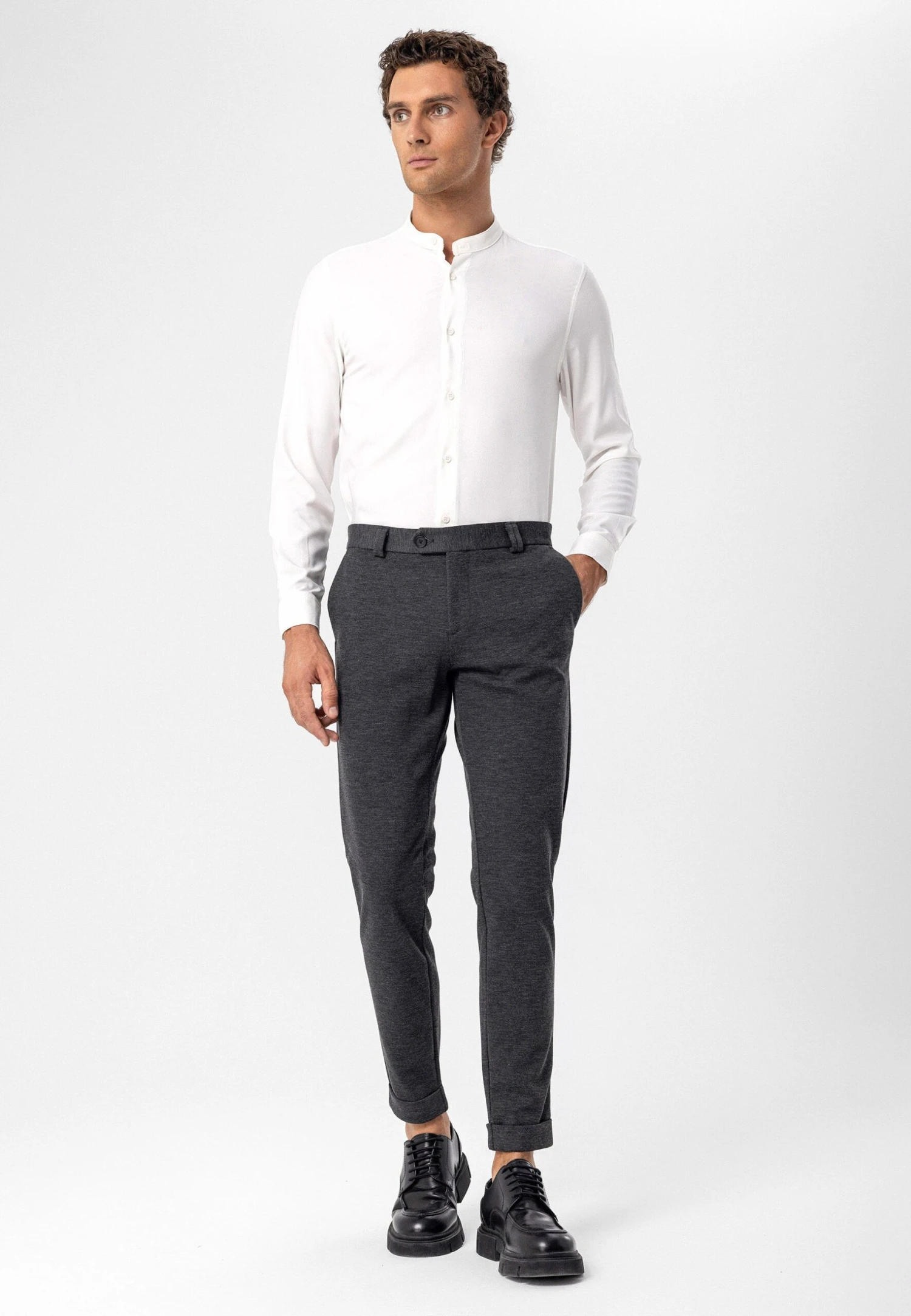 Slim Fit ChinoAnthracite Uomo Pantaloni AI722E00C-Q12 2 Slim Fit ChinoAnthracite Uomo Pantaloni AI722E00C-Q12 - immagine 2