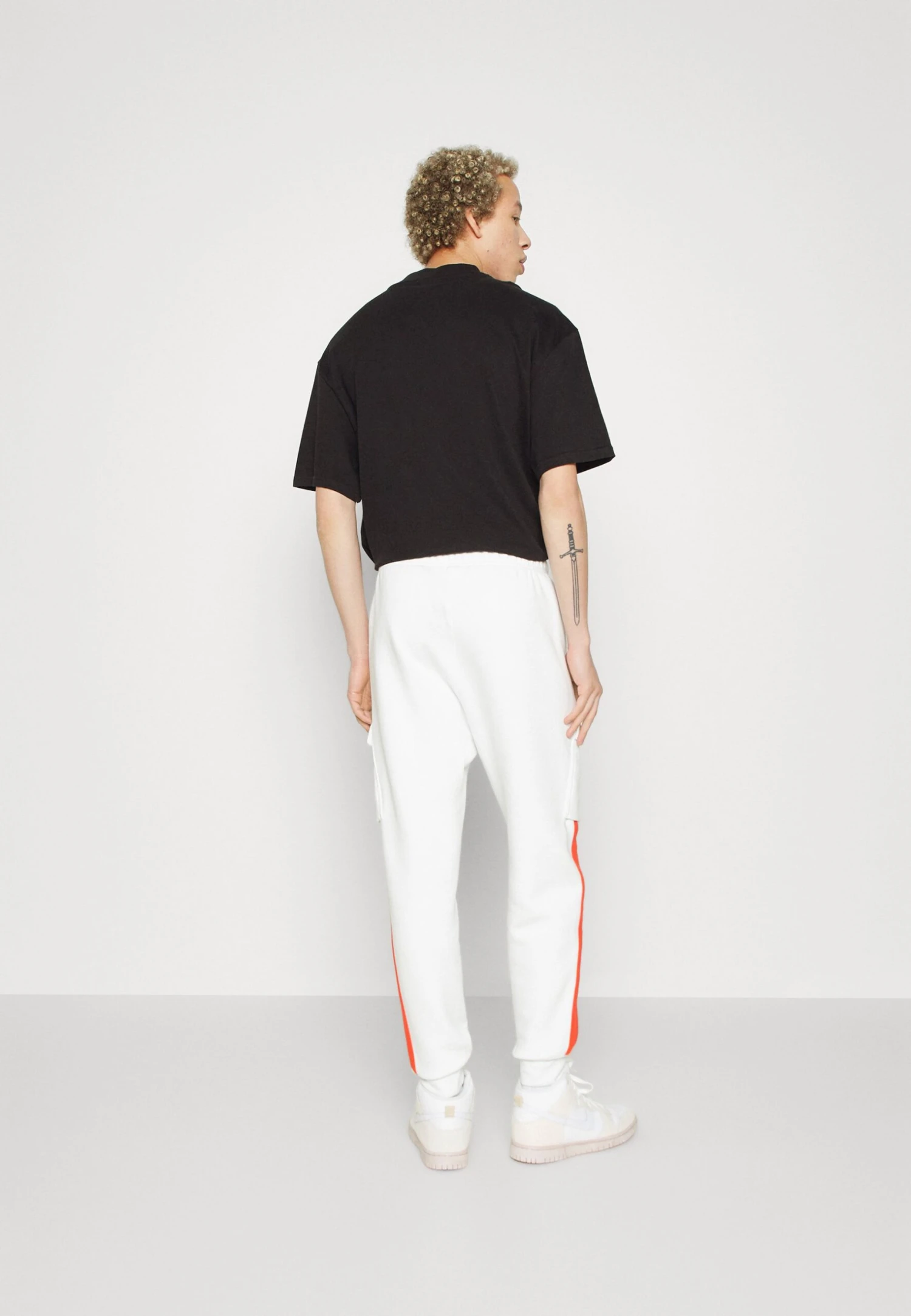 Nike Sportswear Air Pant Pantaloni SportiviSummit White/ Crimson Uomo Pantaloni NI122E0H0-A11 4 Nike Sportswear Air Pant Pantaloni SportiviSummit White/ Crimson Uomo Pantaloni NI122E0H0-A11 - immagine 4