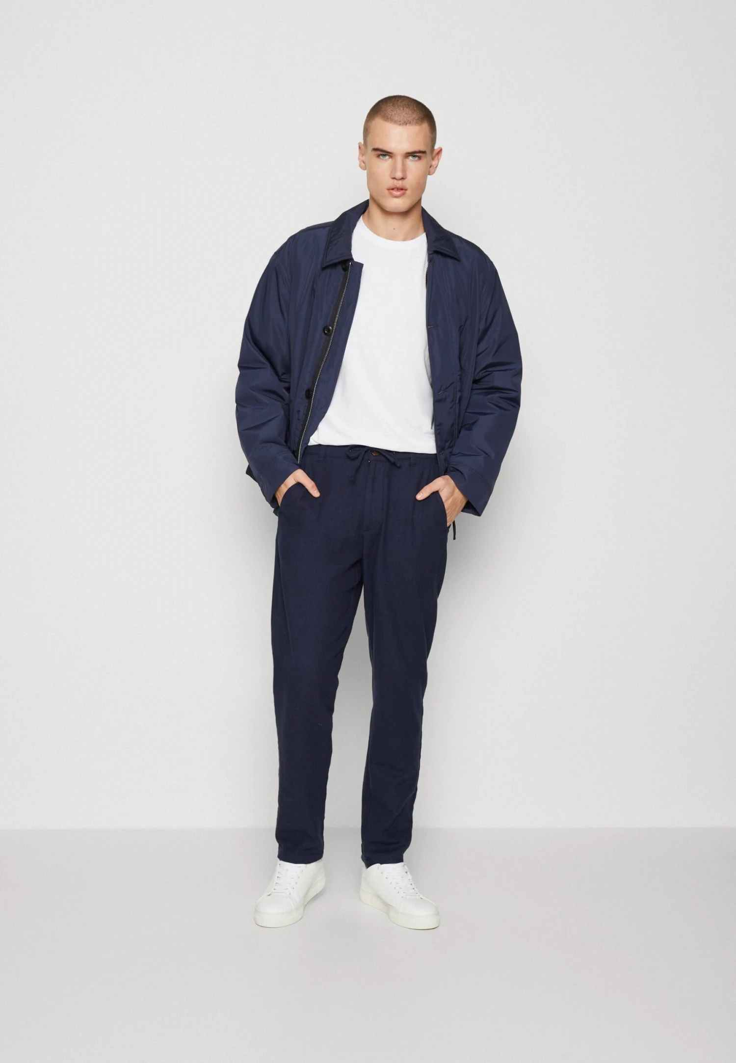 Selected Homme Slimtape BrodyPantaloniDark Sapphire Uomo Pantaloni SE622E0LB-K13 2 Selected Homme Slimtape BrodyPantaloniDark Sapphire Uomo Pantaloni SE622E0LB-K13 - immagine 2