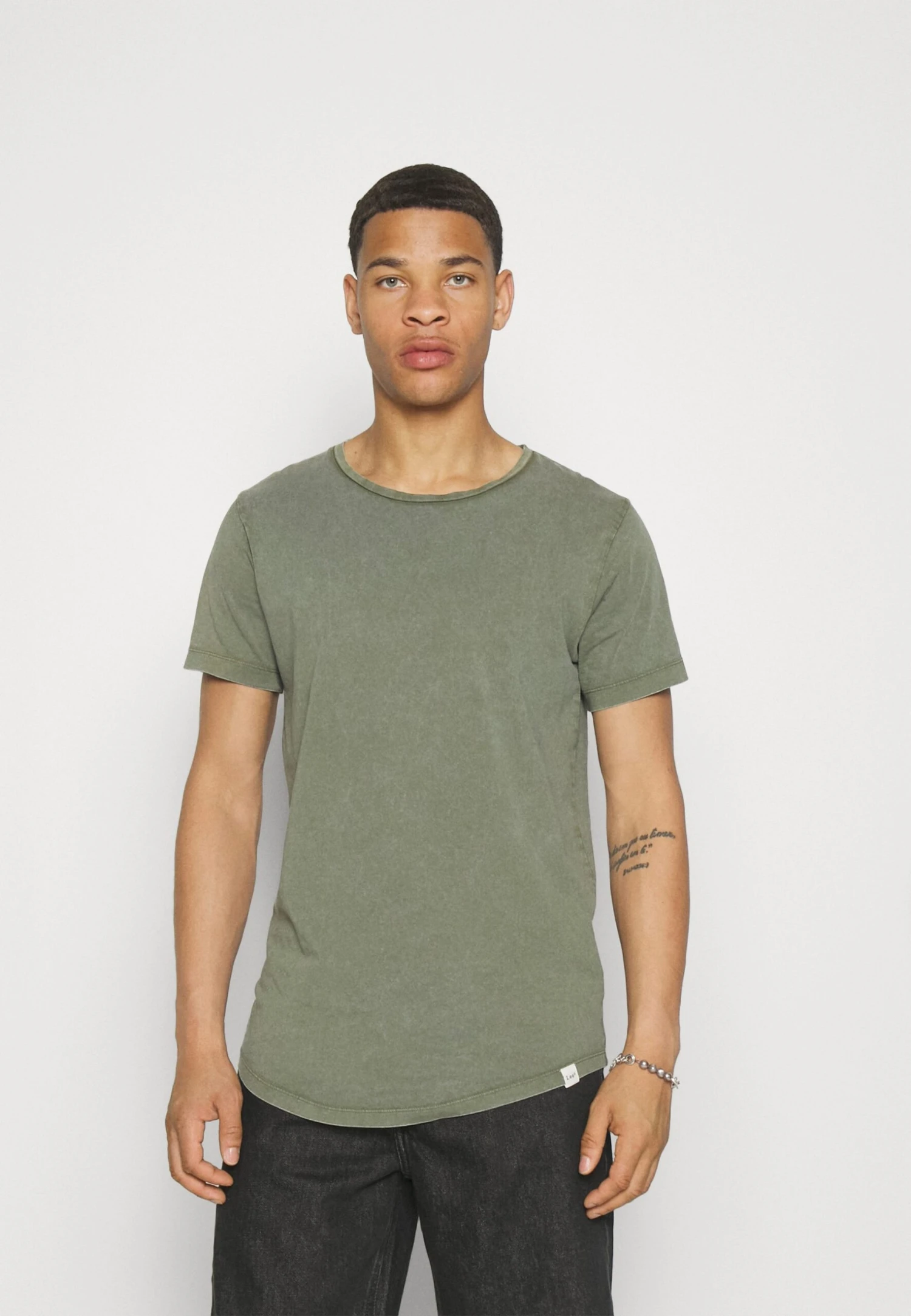 Lee Shaped TeeT-Shirt BasicOlive Uomo T-shirt E Polo LE422O03M-N13 1 Lee Shaped TeeT-Shirt BasicOlive Uomo T-shirt E Polo LE422O03M-N13