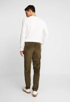 Lindbergh Cropped PantsPantaloniArmy Uomo Pantaloni LG522E010-N11 8 Lindbergh Cropped PantsPantaloniArmy Uomo Pantaloni LG522E010-N11 -Vendite Boss 66e78ebfd0734c59b0b200ce4aa544fd