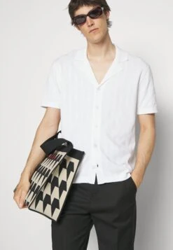 DRYKORN Ray - Camicia - White 11 DRYKORN Ray - Camicia - White -Vendite Boss 701a38f0d9f84cbd93769cdc6e2d8bfd