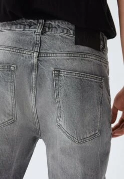 LTB Alessio Wiyot SafeJeans Tapered FitMid Blue Uomo Jeans LT122G04U-C12 -Vendite Boss 75b34967fefb487db7d9a94aa4cc9405