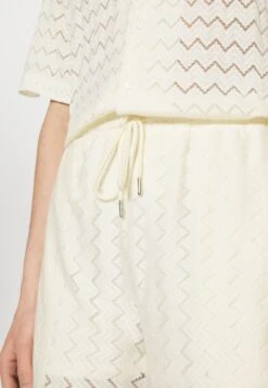 Chevron Shirt And Short Set - Shorts - Cream 16 Chevron Shirt And Short Set - Shorts - Cream -Vendite Boss 7732b92ec6724a60b34b66198232c182