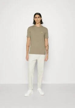 Boss Statum-2-ZPantaloniLight Pastel Grey Uomo Pantaloni BB122E0XN-C11 11 Boss Statum-2-ZPantaloniLight Pastel Grey Uomo Pantaloni BB122E0XN-C11 -Vendite Boss 79c2bb8f745843ffa97f52a541fef984