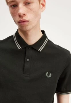 Fred Perry PoloGreen Uomo T-shirt E Polo FR822P05K-M11 8 Fred Perry PoloGreen Uomo T-shirt E Polo FR822P05K-M11 -Vendite Boss 7e1d81f8b4184a1491a96e1f049f6f88