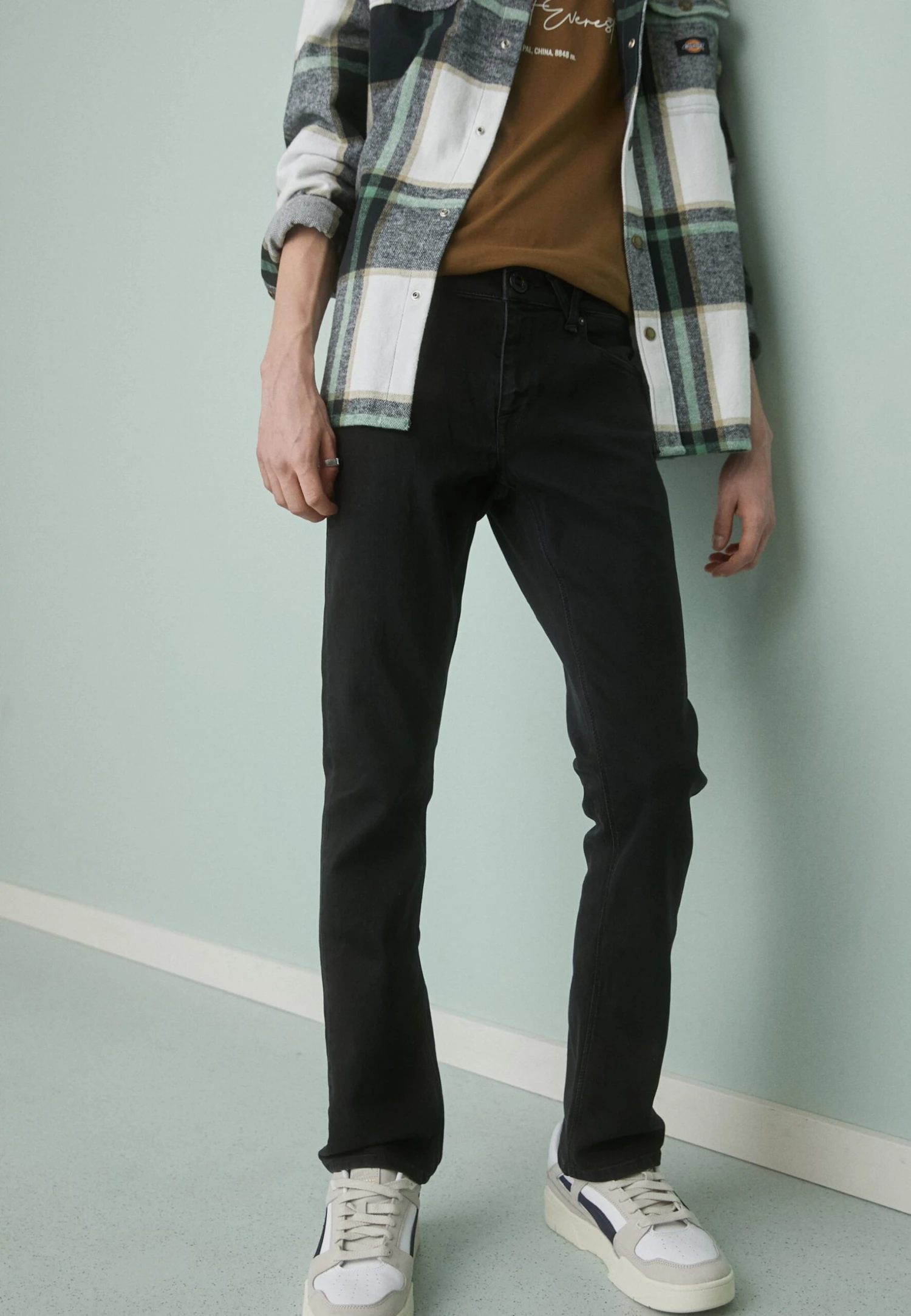 Volcom VortaJeans A SigarettaBlack Out Uomo Jeans V1922G02M-Q11 1 Volcom VortaJeans A SigarettaBlack Out Uomo Jeans V1922G02M-Q11