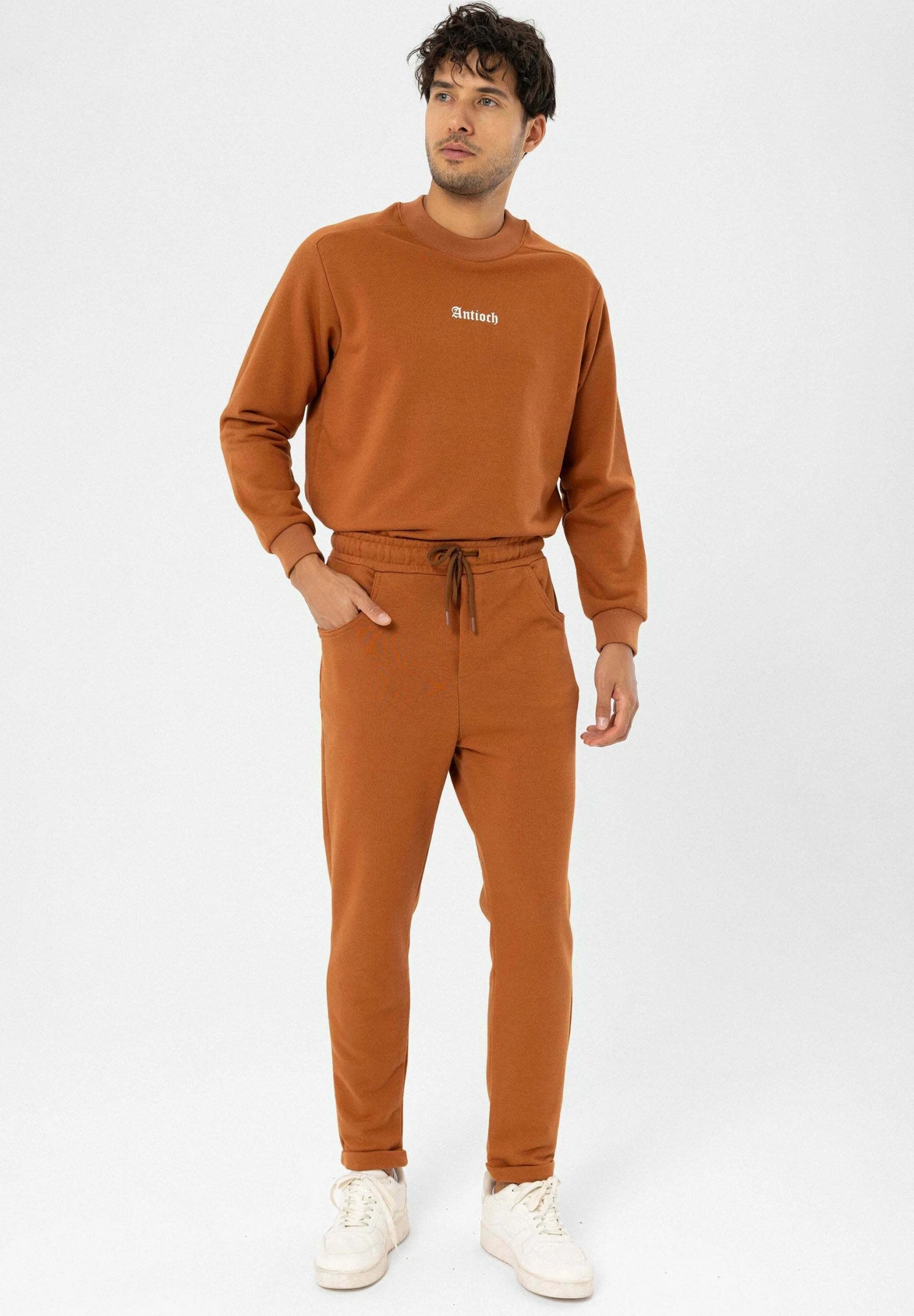 Elastic Waist Belt DetailedPantaloni SportiviCognac Uomo Pantaloni AI722E01J-O12 2 Elastic Waist Belt DetailedPantaloni SportiviCognac Uomo Pantaloni AI722E01J-O12 - immagine 2