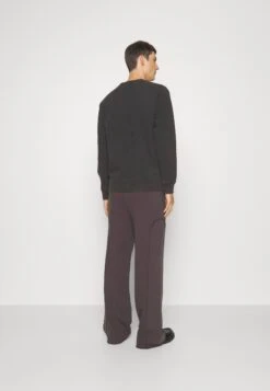 ETUDES Pantaloni SportiviBlack Washed Uomo Pantaloni ETF22E006-Q11 9 ETUDES Pantaloni SportiviBlack Washed Uomo Pantaloni ETF22E006-Q11 -Vendite Boss 85658422b7a948058c12191fd4d5a756