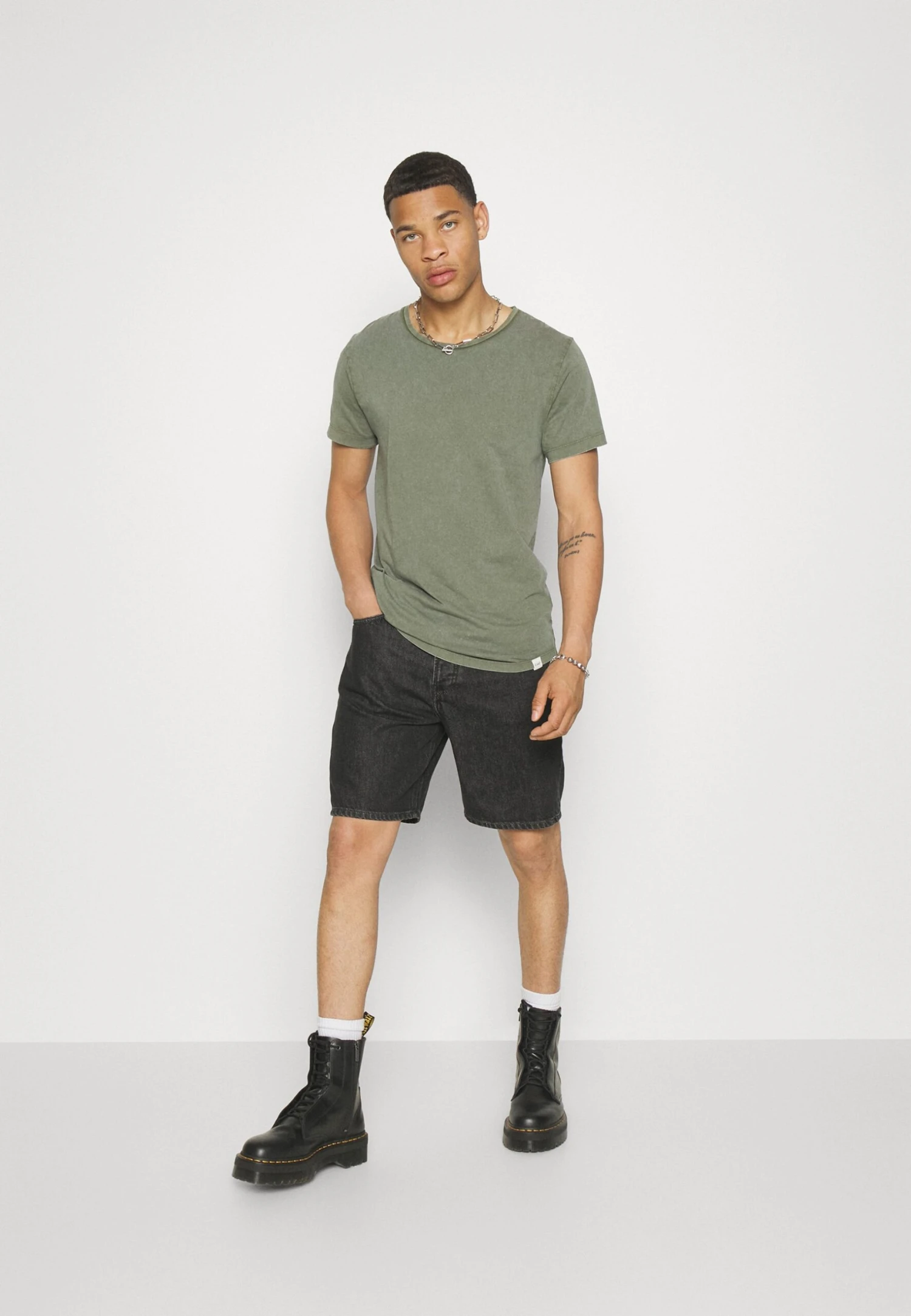 Lee Shaped TeeT-Shirt BasicOlive Uomo T-shirt E Polo LE422O03M-N13 2 Lee Shaped TeeT-Shirt BasicOlive Uomo T-shirt E Polo LE422O03M-N13 - immagine 2