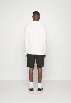 LogoMaglietta A Manica LungaOff White Uomo T-shirt E Polo NN922O01G-A11 8 LogoMaglietta A Manica LungaOff White Uomo T-shirt E Polo NN922O01G-A11 -Vendite Boss 8eb9bb98c3f54c35949035e2b5b8bdbb