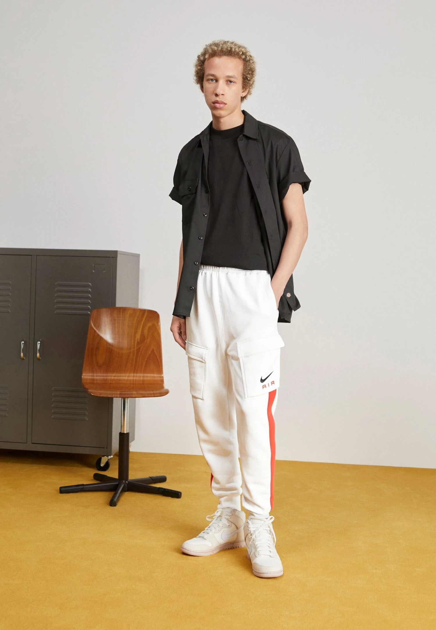 Nike Sportswear Air Pant Pantaloni SportiviSummit White/ Crimson Uomo Pantaloni NI122E0H0-A11 2 Nike Sportswear Air Pant Pantaloni SportiviSummit White/ Crimson Uomo Pantaloni NI122E0H0-A11 - immagine 2