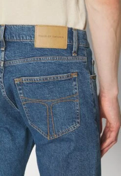 Tiger Of Sweden PistoleroJeans A SigarettaMedium Blue Uomo Jeans TI522G0AS-K11 11 Tiger Of Sweden PistoleroJeans A SigarettaMedium Blue Uomo Jeans TI522G0AS-K11 -Vendite Boss a1948d00f6c94512ba4d748c5117af6a