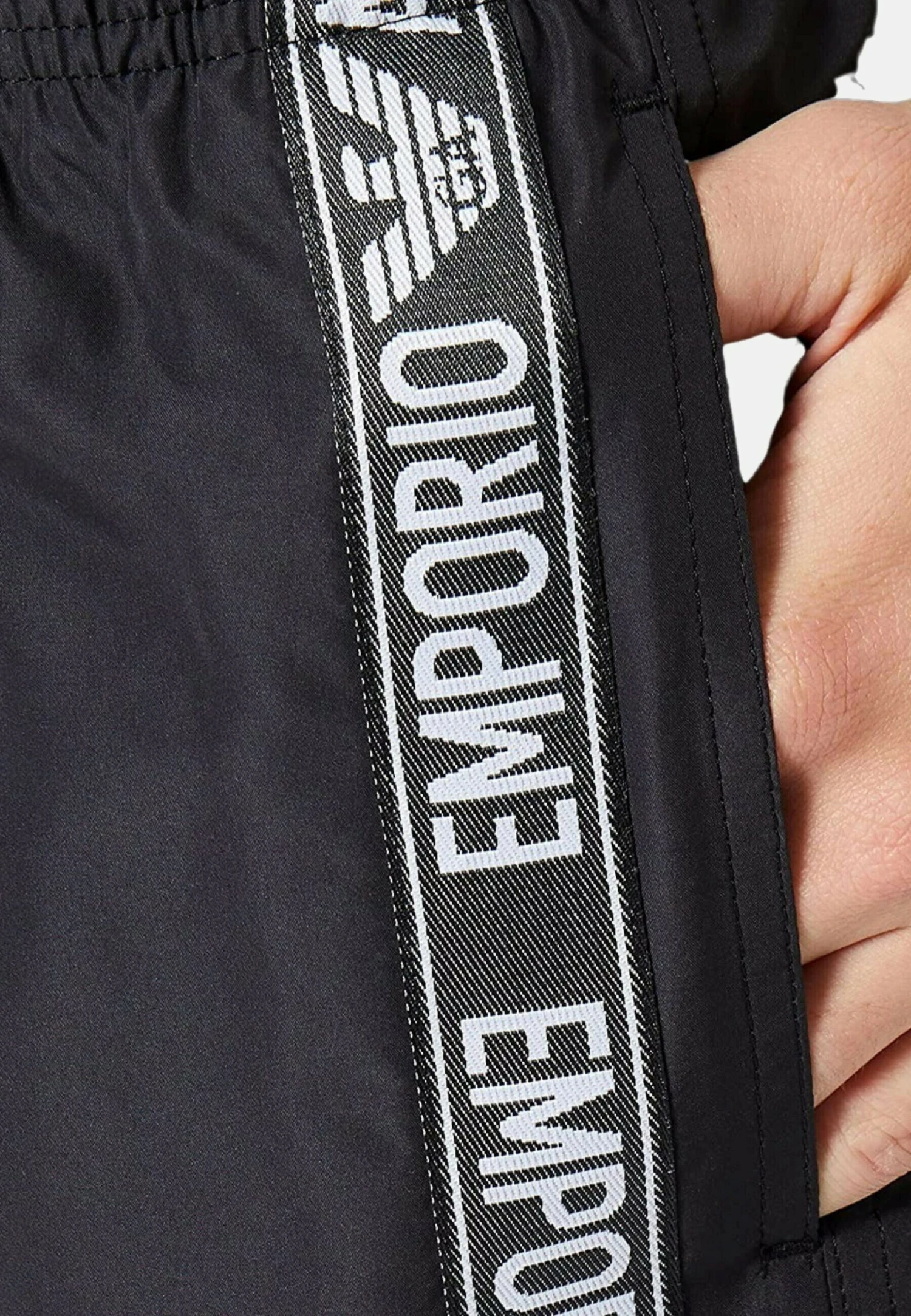 Emporio Armani Mit TunneShorts Da MareSchwarz Uomo Moda Mare EA882H02D-Q11 3 Emporio Armani Mit TunneShorts Da MareSchwarz Uomo Moda Mare EA882H02D-Q11 - immagine 3