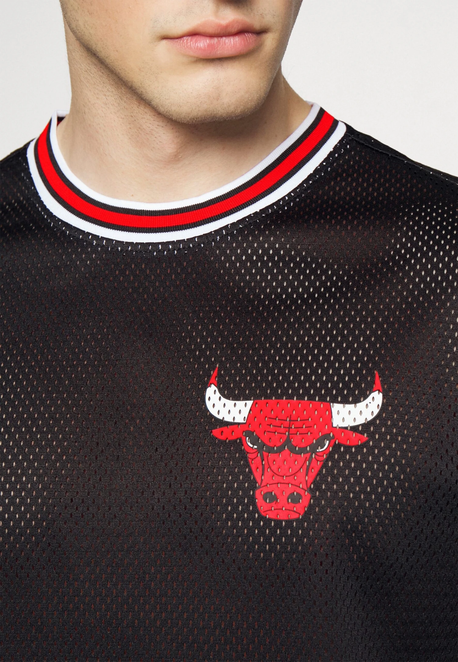 NEW ERA Nba Chicago BullsOversizeTeeSquadraBlack/Red Uomo T-shirt E Polo NE342D0N7-Q11 5 NEW ERA Nba Chicago BullsOversizeTeeSquadraBlack/Red Uomo T-shirt E Polo NE342D0N7-Q11 - immagine 5