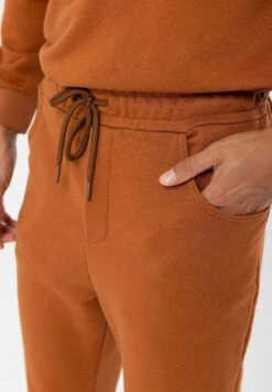 Elastic Waist Belt DetailedPantaloni SportiviCognac Uomo Pantaloni AI722E01J-O12 7 Elastic Waist Belt DetailedPantaloni SportiviCognac Uomo Pantaloni AI722E01J-O12 -Vendite Boss b27f090d95e8425cb4574f1fad912d11