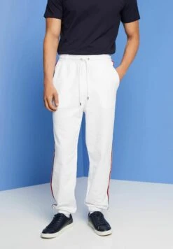 ESPRIT Mit Seitenstreifen - Pantaloni Sportivi - White 13 ESPRIT Mit Seitenstreifen - Pantaloni Sportivi - White -Vendite Boss b4ff4f51166040e79f2859133ee31372