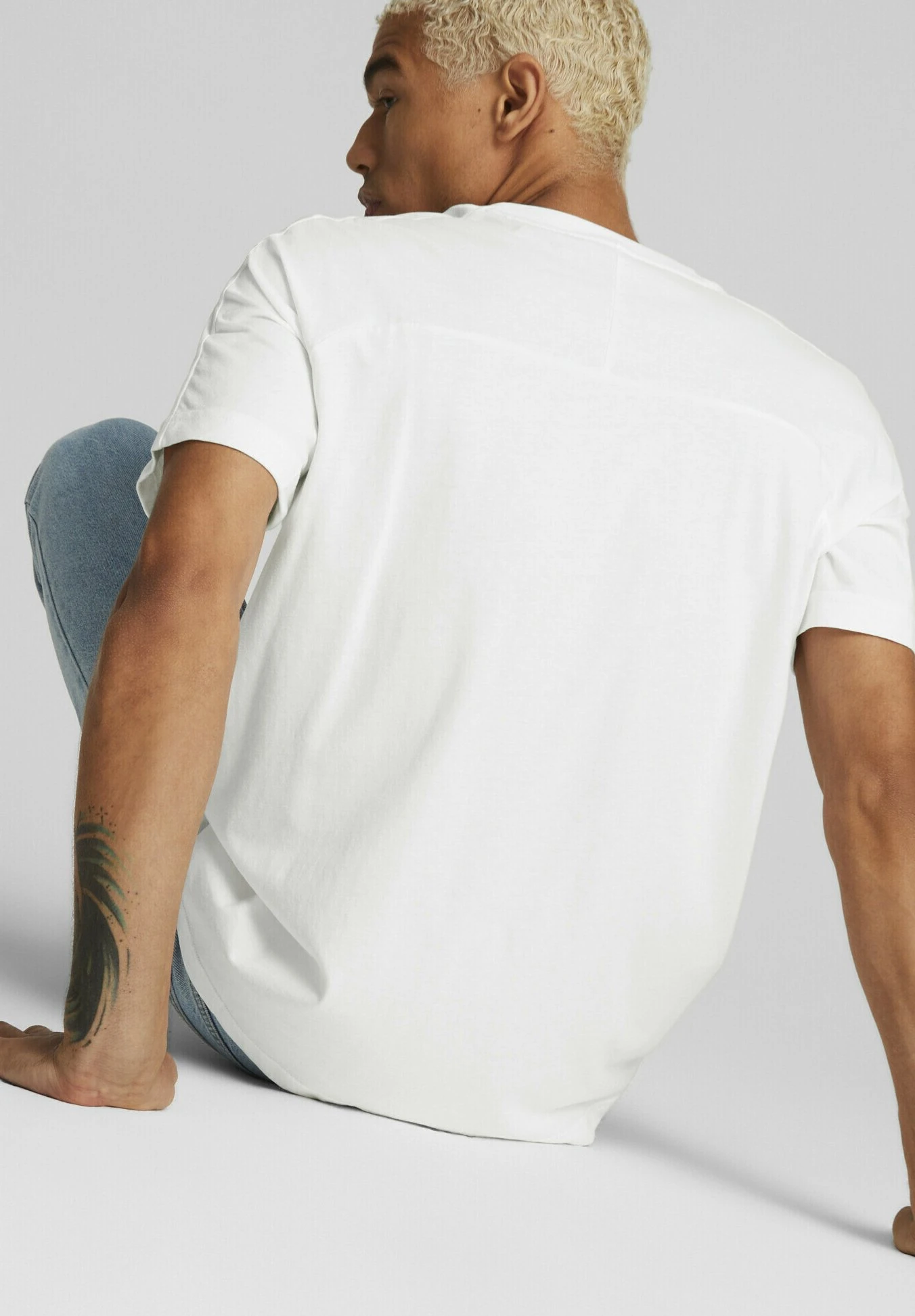 Puma Mercedes-Amg Petronas Motorsport Mt7 - T-Shirt Con Stampa - White 4 Puma Mercedes-Amg Petronas Motorsport Mt7 - T-Shirt Con Stampa - White - immagine 4