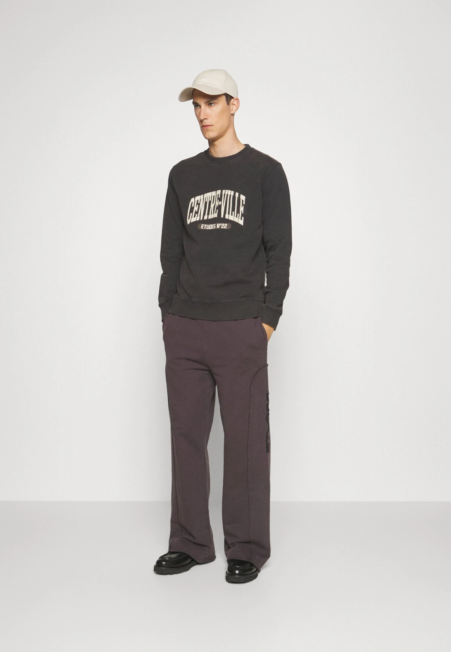 ETUDES Pantaloni SportiviBlack Washed Uomo Pantaloni ETF22E006-Q11 2 ETUDES Pantaloni SportiviBlack Washed Uomo Pantaloni ETF22E006-Q11 - immagine 2