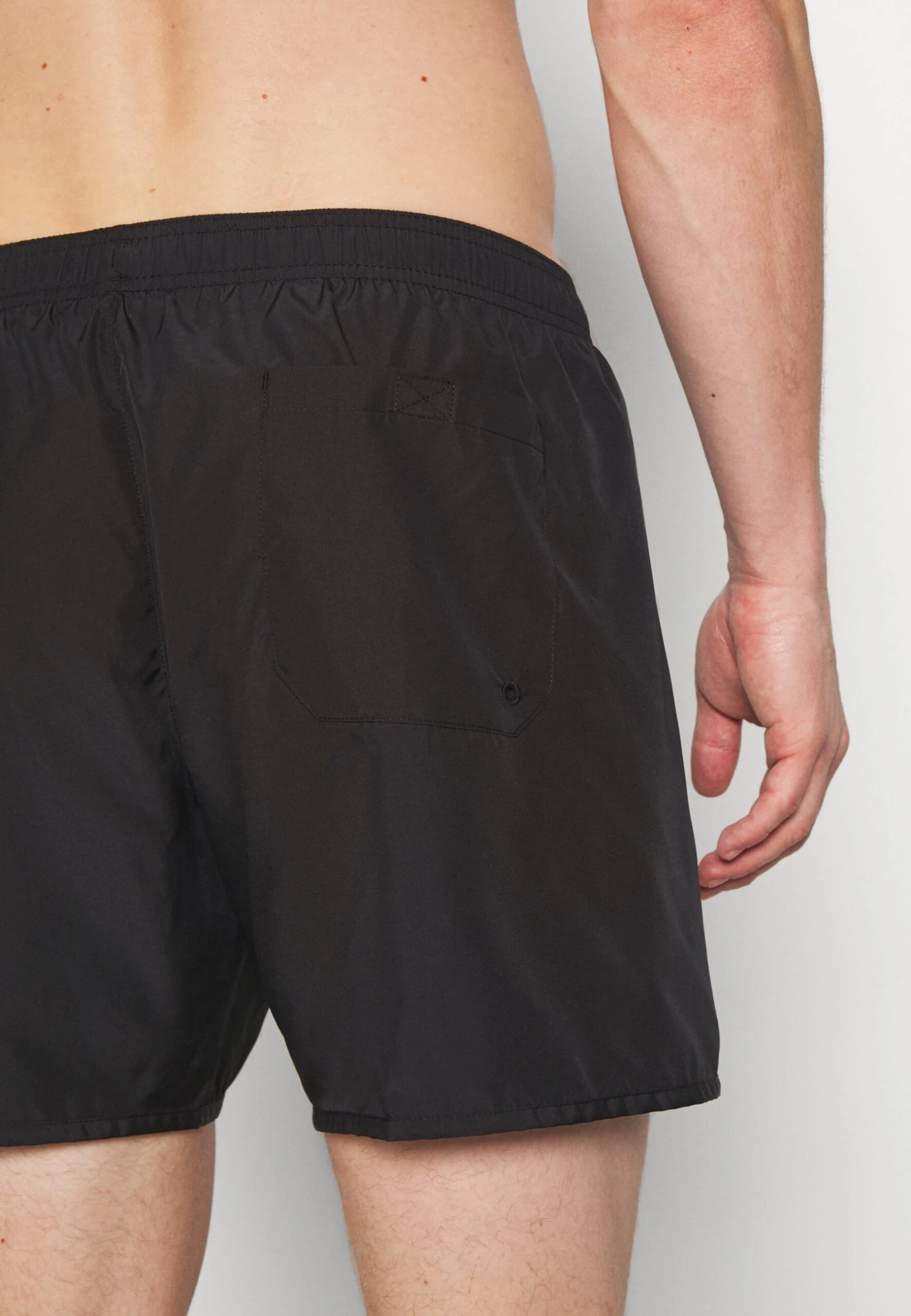 EA7 Emporio Armani Sea World LogoShorts Da MareNero/Silver Uomo Moda Mare EA782H00B-Q11 2 EA7 Emporio Armani Sea World LogoShorts Da MareNero/Silver Uomo Moda Mare EA782H00B-Q11 - immagine 2