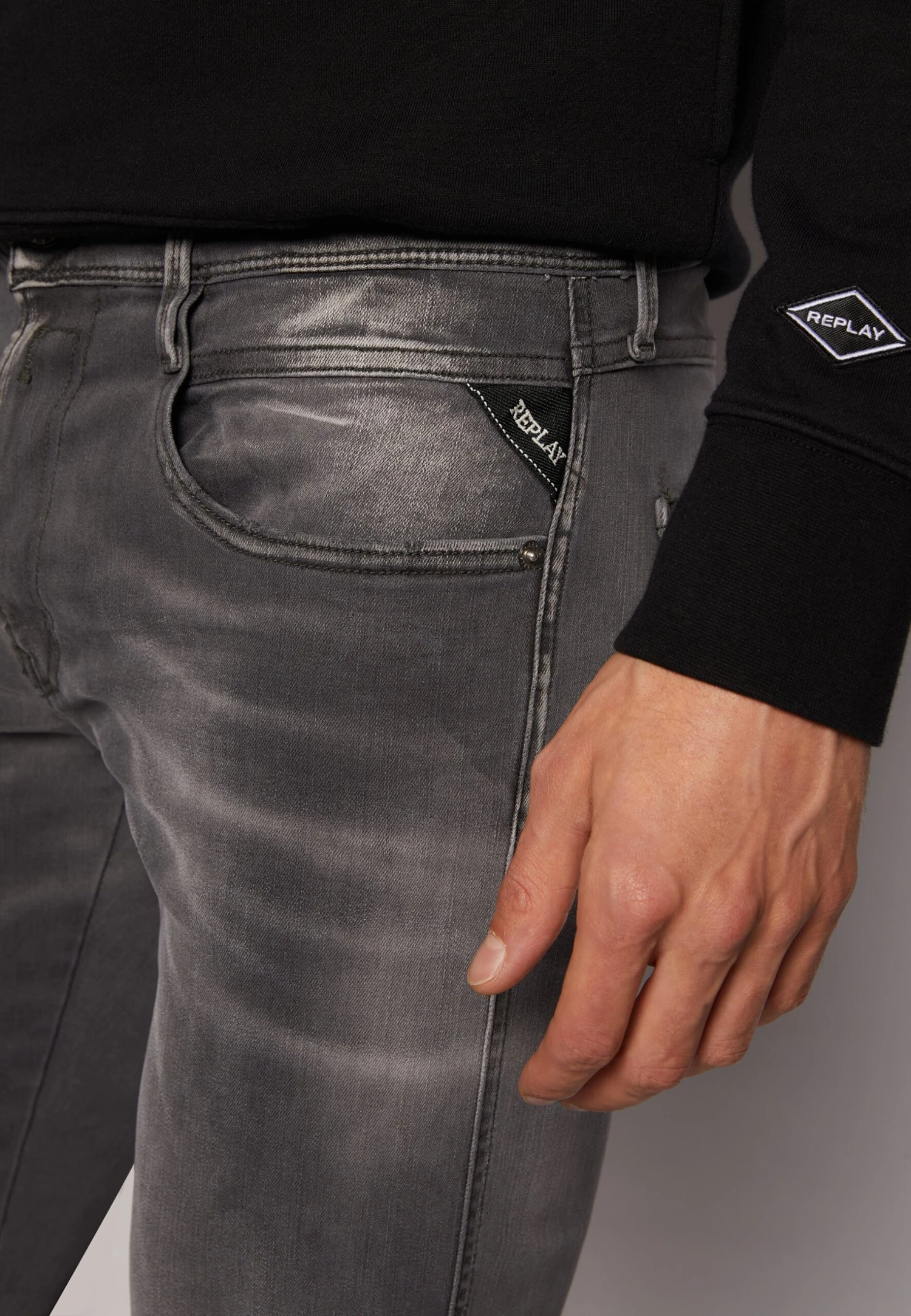 Replay Anbass White ShadesJeans Tapered FitLight Grey Uomo Jeans RE322G0HS-C11 6 Replay Anbass White ShadesJeans Tapered FitLight Grey Uomo Jeans RE322G0HS-C11 - immagine 6