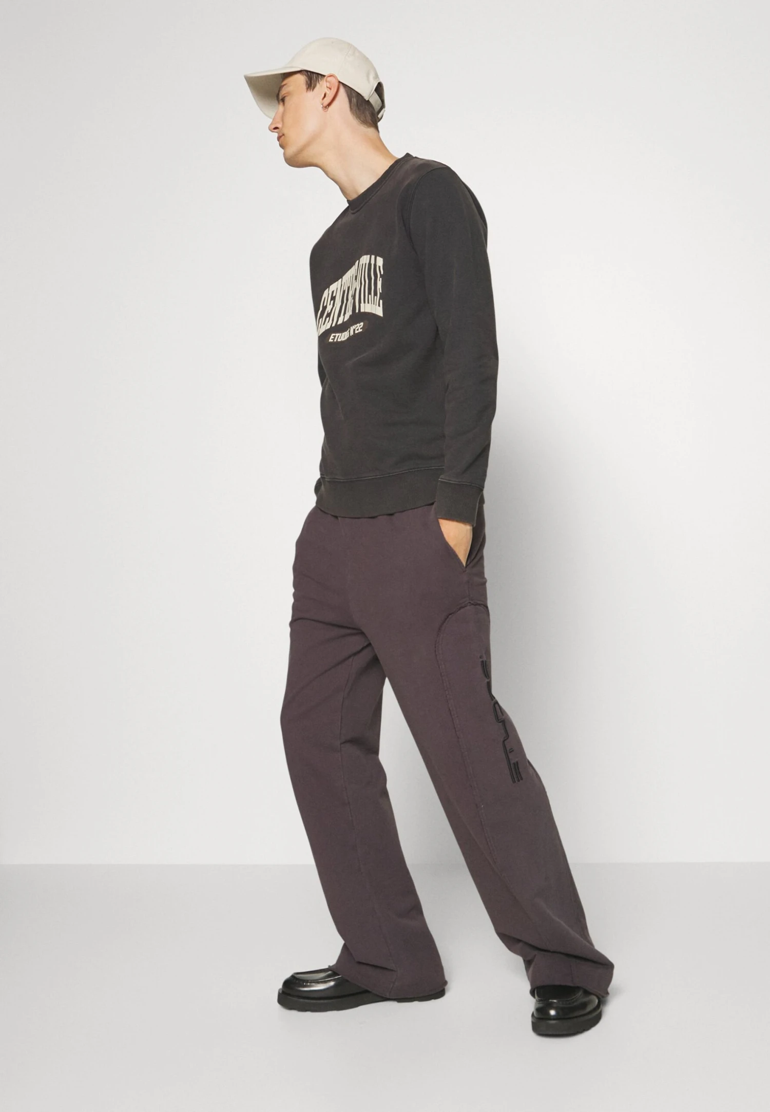 ETUDES Pantaloni SportiviBlack Washed Uomo Pantaloni ETF22E006-Q11 4 ETUDES Pantaloni SportiviBlack Washed Uomo Pantaloni ETF22E006-Q11 - immagine 4