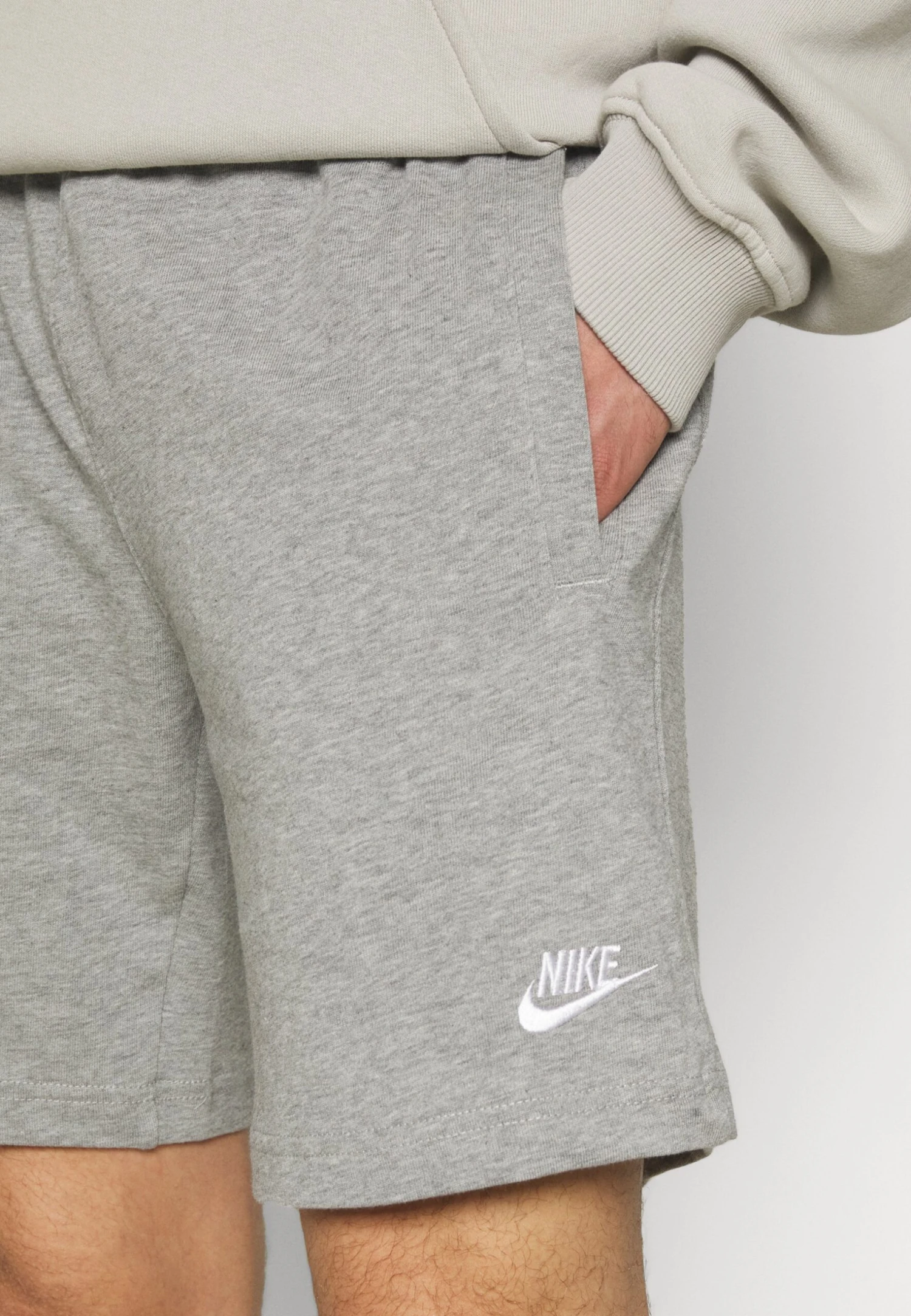 Nike Sportswear ClubShortsGrey Heather Uomo Pantaloni NI122F08D-C11 7 Nike Sportswear ClubShortsGrey Heather Uomo Pantaloni NI122F08D-C11 - immagine 7