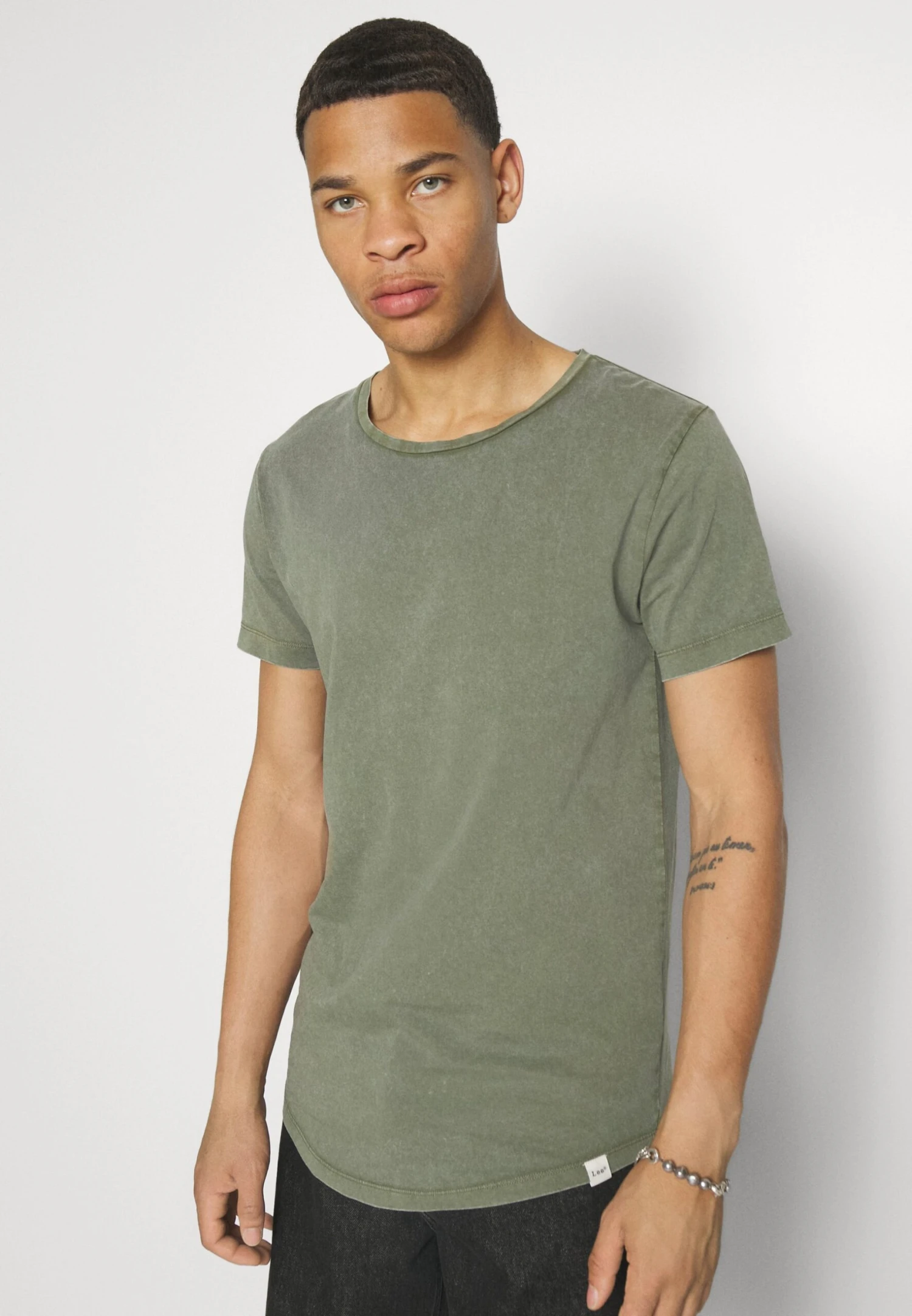 Lee Shaped TeeT-Shirt BasicOlive Uomo T-shirt E Polo LE422O03M-N13 4 Lee Shaped TeeT-Shirt BasicOlive Uomo T-shirt E Polo LE422O03M-N13 - immagine 4