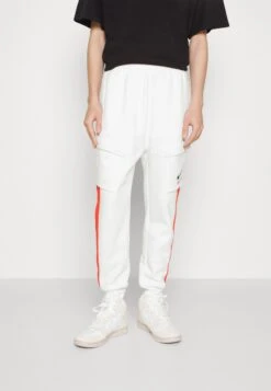 Nike Sportswear Air Pant Pantaloni SportiviSummit White/ Crimson Uomo Pantaloni NI122E0H0-A11 9 Nike Sportswear Air Pant Pantaloni SportiviSummit White/ Crimson Uomo Pantaloni NI122E0H0-A11 -Vendite Boss e825b2227e0d4a4196caed42d4f54f1d
