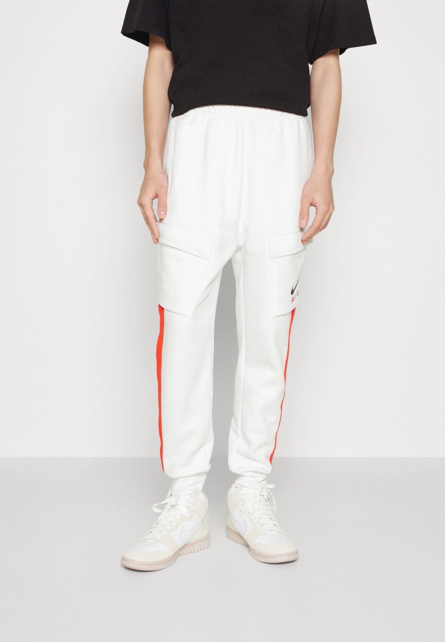 Nike Sportswear Air Pant Pantaloni SportiviSummit White/ Crimson Uomo Pantaloni NI122E0H0-A11 3 Nike Sportswear Air Pant Pantaloni SportiviSummit White/ Crimson Uomo Pantaloni NI122E0H0-A11 - immagine 3
