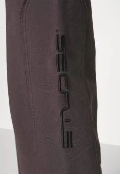 ETUDES Pantaloni SportiviBlack Washed Uomo Pantaloni ETF22E006-Q11 11 ETUDES Pantaloni SportiviBlack Washed Uomo Pantaloni ETF22E006-Q11 -Vendite Boss effeb769f5e54fa190f4488a986b353b