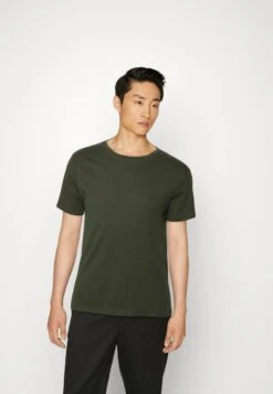 Pier One 7 PackT-Shirt BasicBlack/Dark Blue/Dark Green Uomo T-shirt E Polo PI922O0PY-Q14 -Vendite Boss f813e743b35a434896682ecea426a1cd