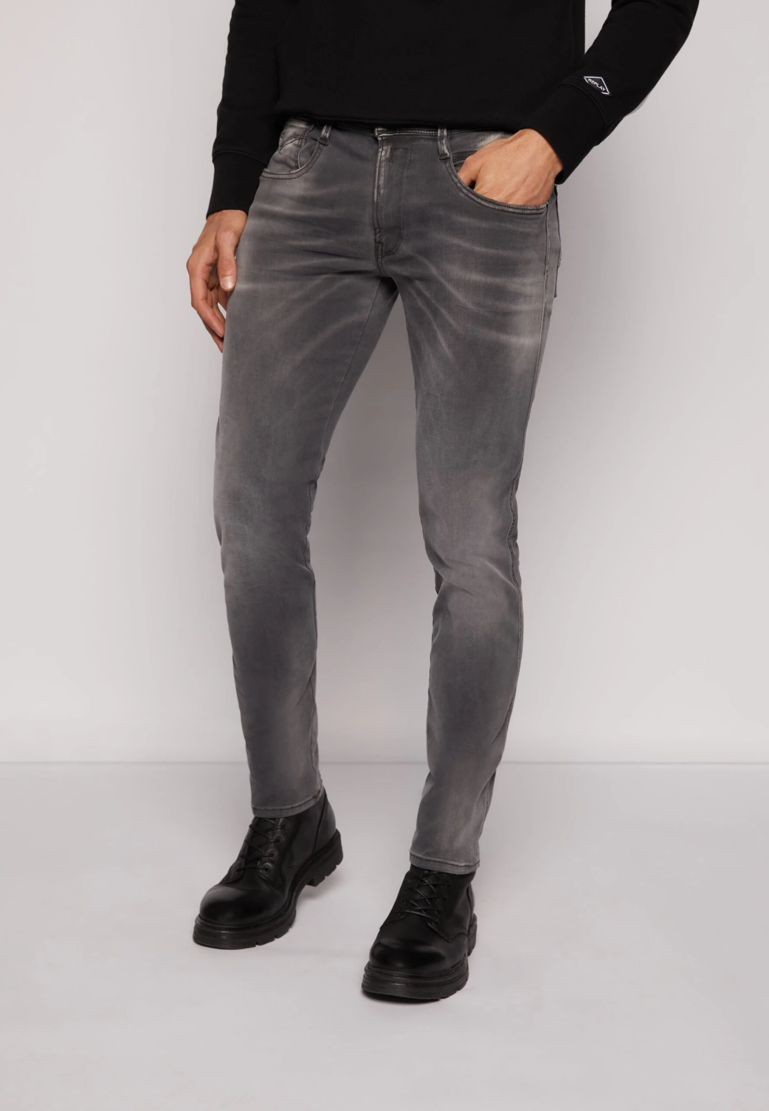 Replay Anbass White ShadesJeans Tapered FitLight Grey Uomo Jeans RE322G0HS-C11 3 Replay Anbass White ShadesJeans Tapered FitLight Grey Uomo Jeans RE322G0HS-C11 - immagine 3