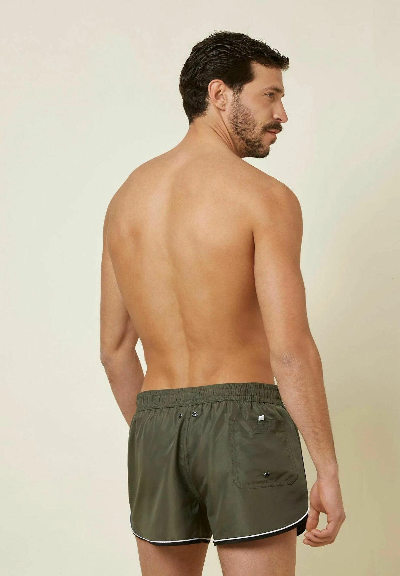 Yamamay PassepartoutShorts Da MareVerde Militare Uomo Moda Mare 0YA82H002-M11 2 Yamamay PassepartoutShorts Da MareVerde Militare Uomo Moda Mare 0YA82H002-M11 - immagine 2